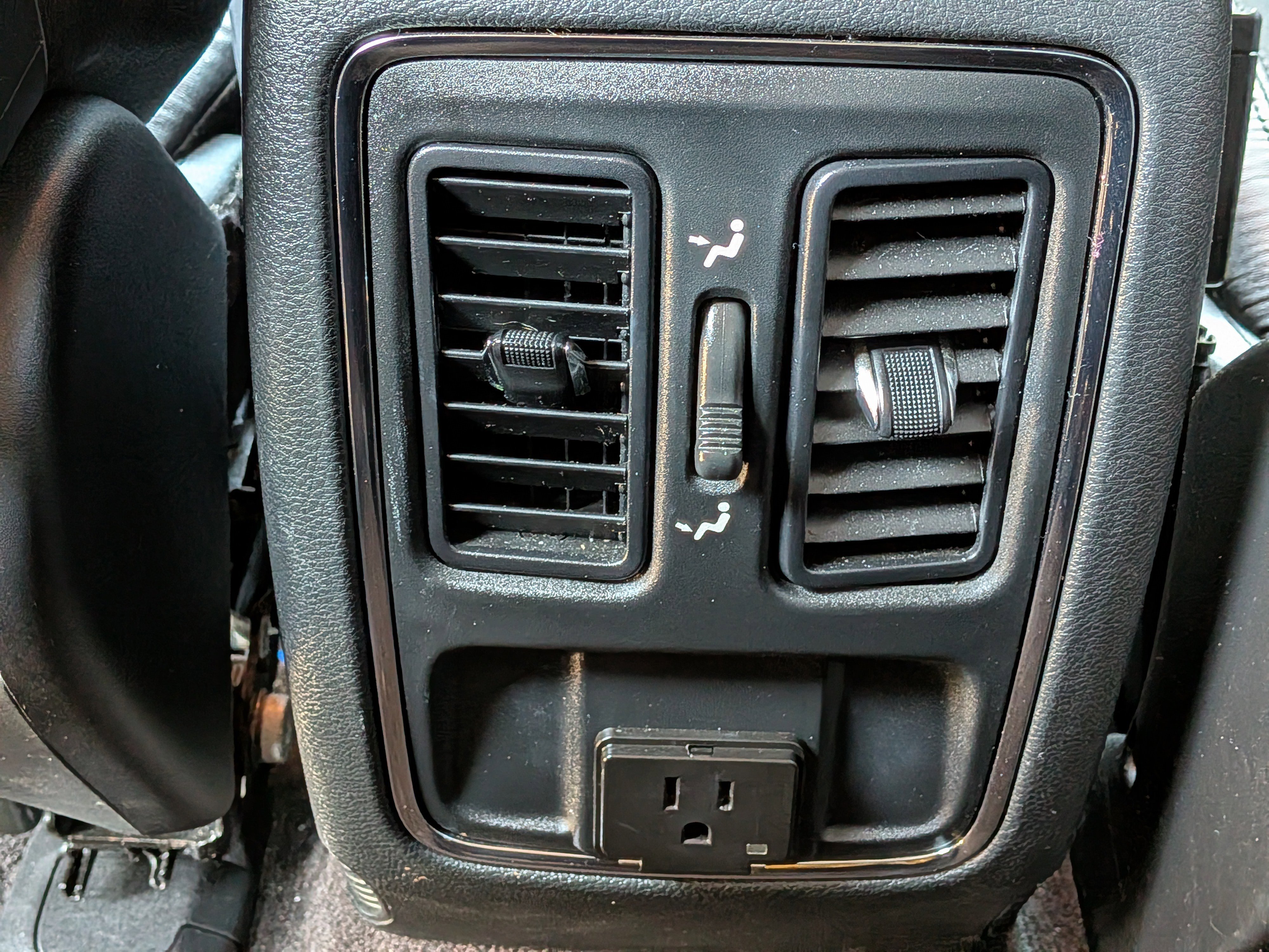 Used 2018 Bright White Clearcoat Jeep Altitude image 18