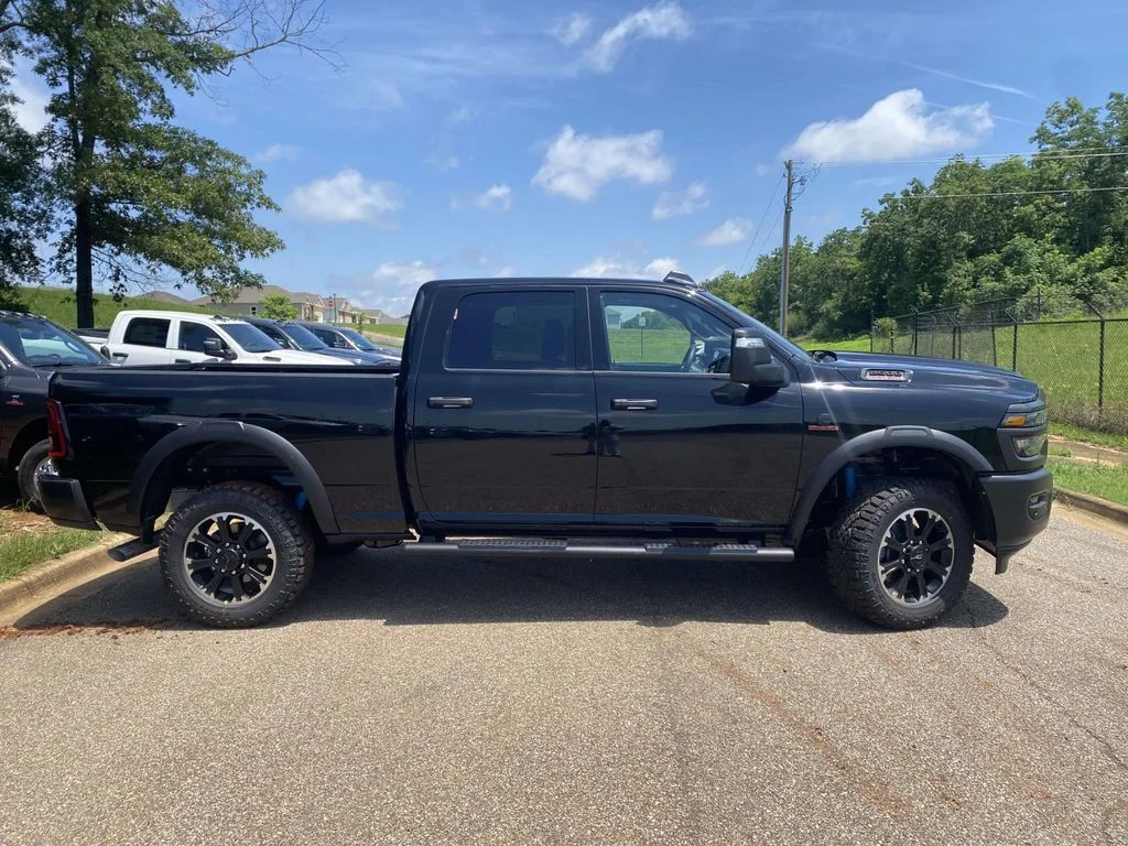 New 2026 Diamond Black Crystal Pearl-Coat Exterior Paint RAM Tradesman image 7