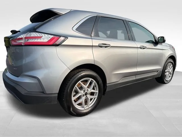 Used 2024 Silver Ford SEL image 7