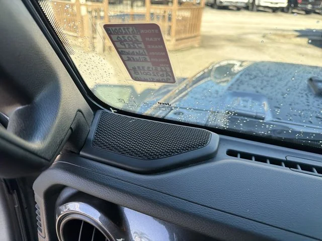 Used 2020 Silver Jeep Altitude image 22