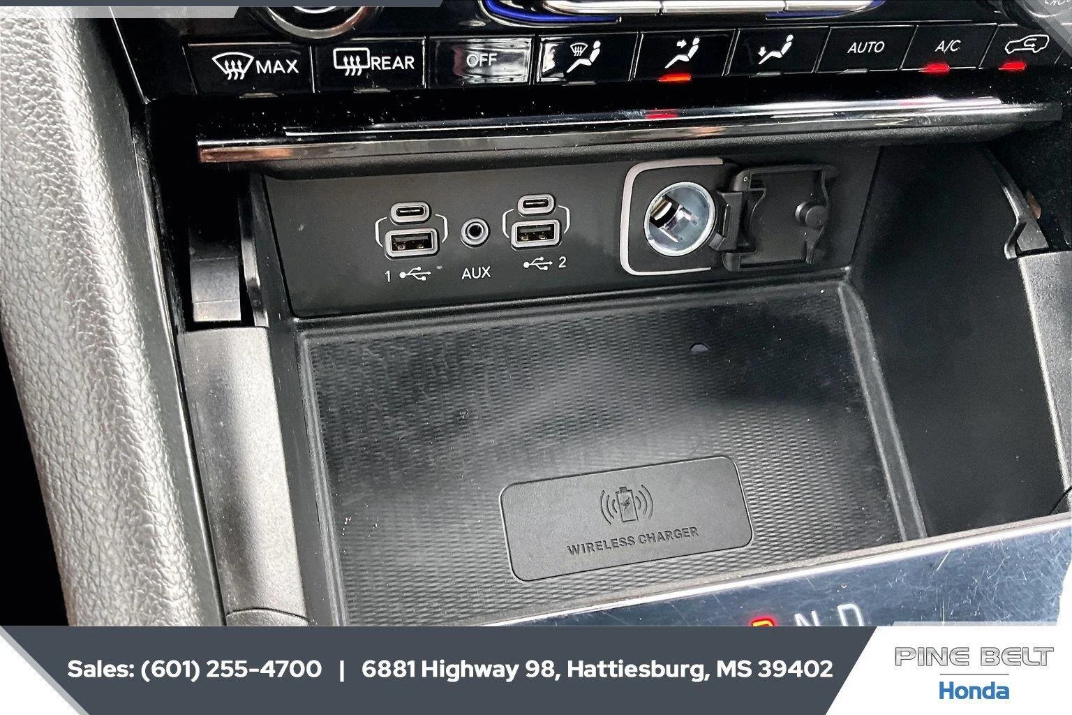 Used 2023 Diamond Black Crystal Pearlcoat Jeep Altitude image 24