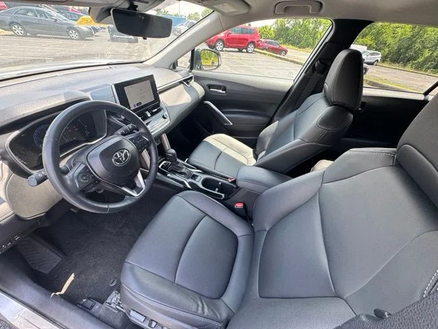 Used 2025 Silver Toyota XLE image 15