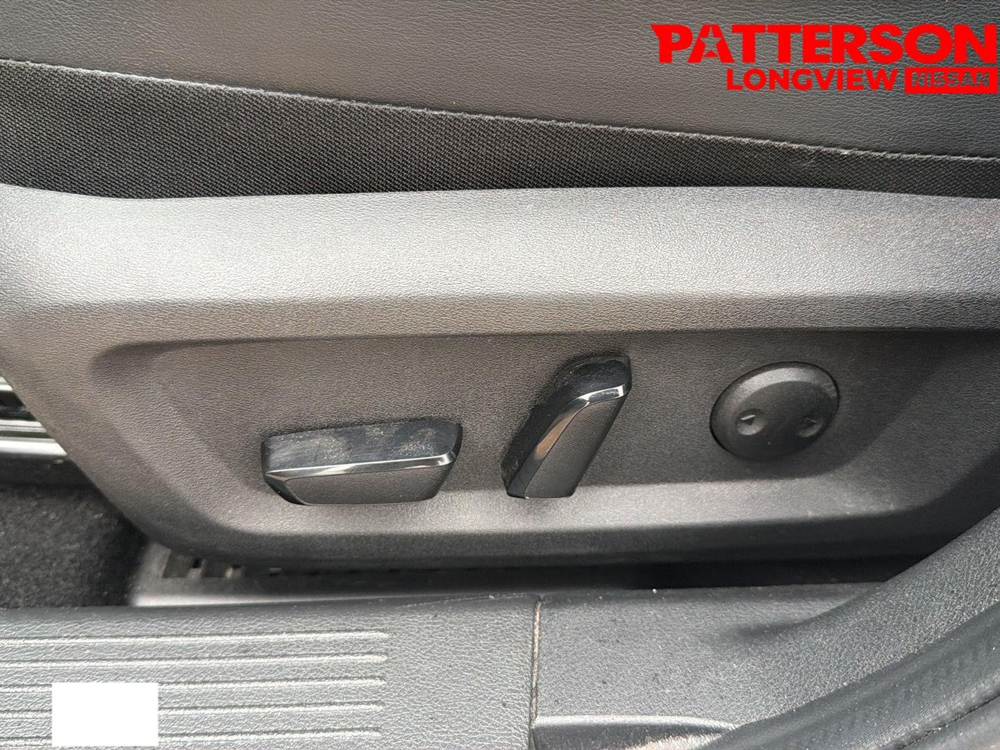 Used 2023 Champagne Silver Metallic Nissan Platinum image 19