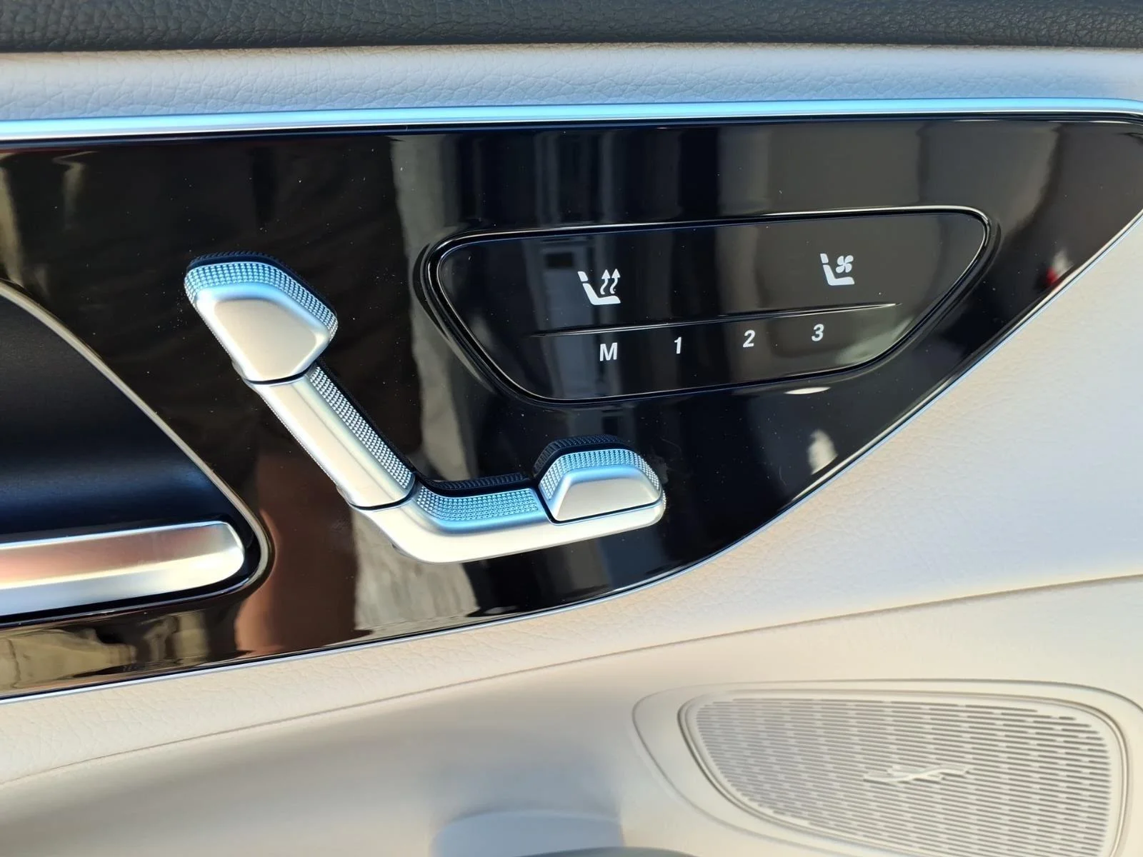 New 2026 SILVER Mercedes-Benz GLC 300 image 13