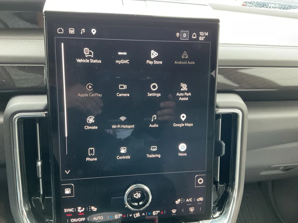 Used 2025 Summit White GMC Elevation image 27