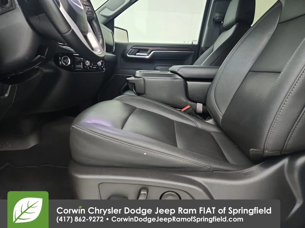 Used 2025 White GMC SLT image 4
