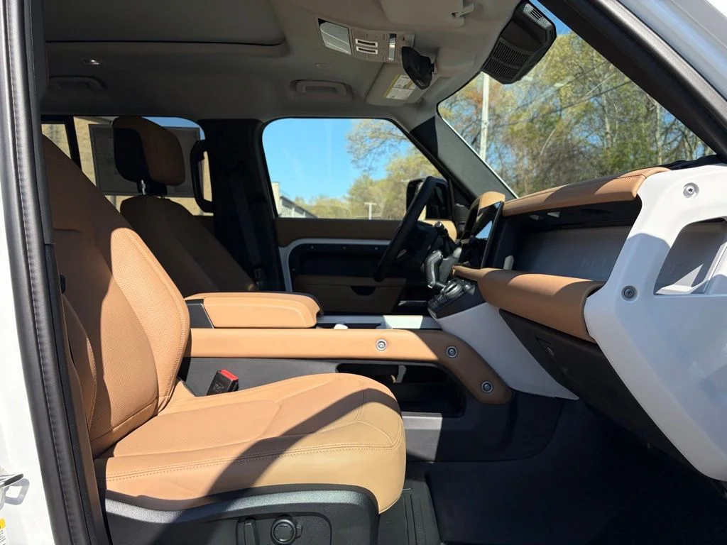 New 2025 Fuji White Land Rover X-Dynamic SE image 15
