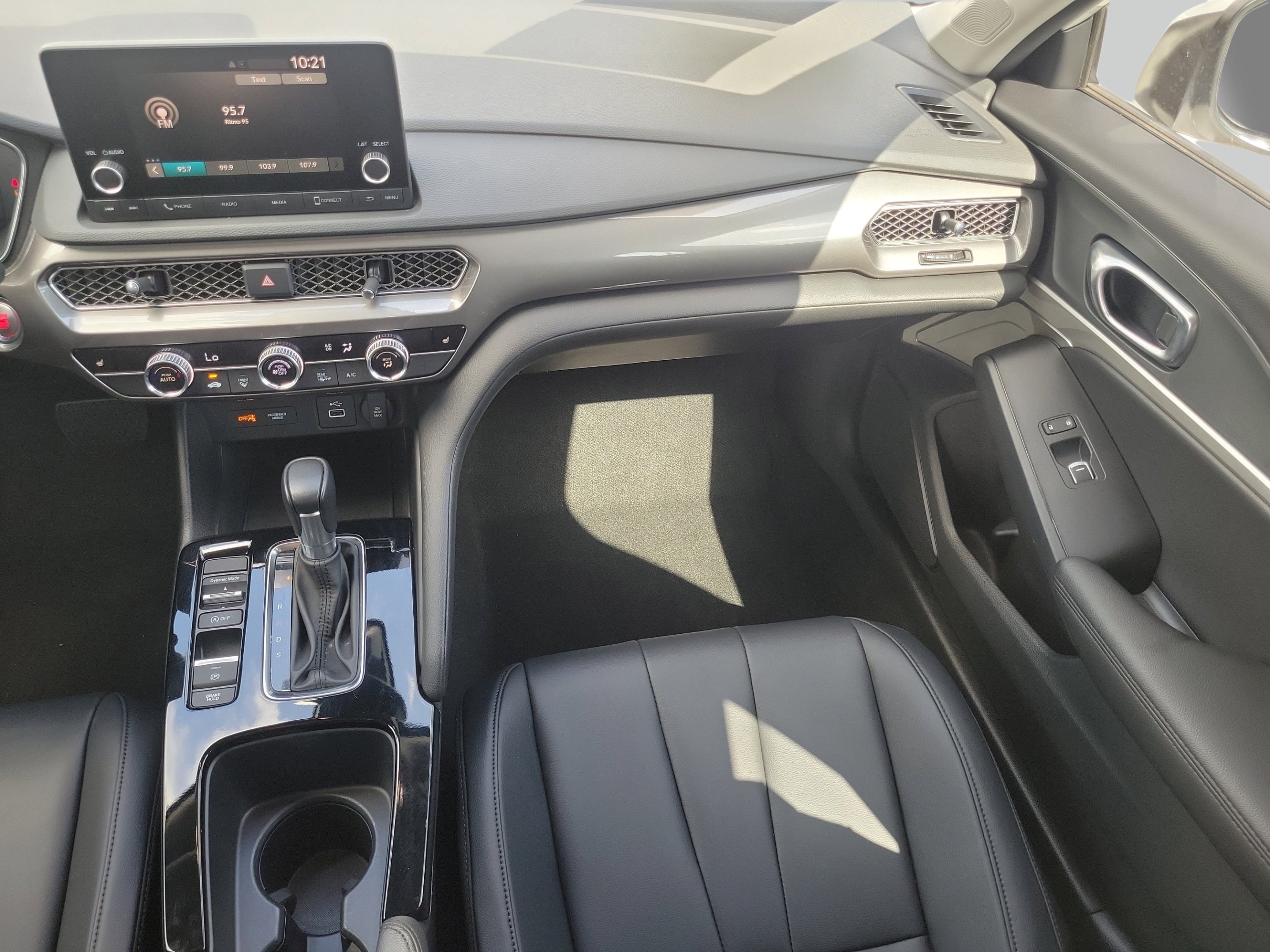 Used 2024 White Acura  image 13