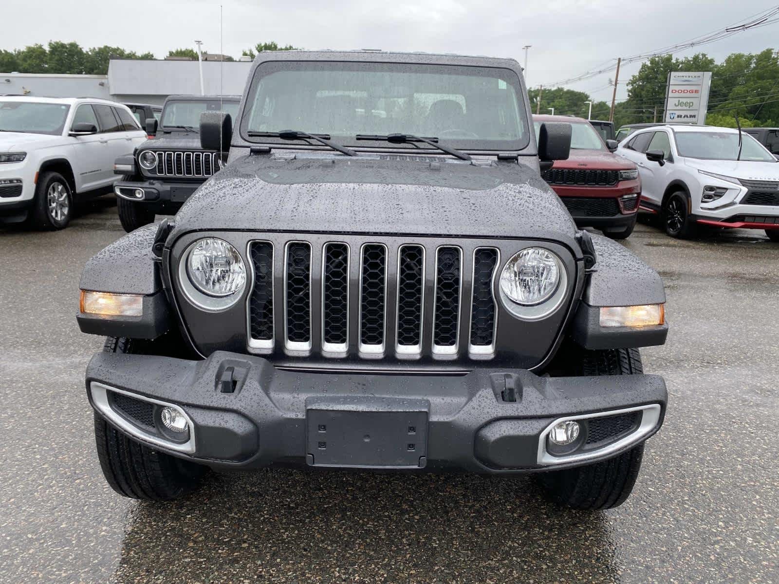 Used 2022 Granite Crystal Metallic Clearcoat Jeep Overland image 10