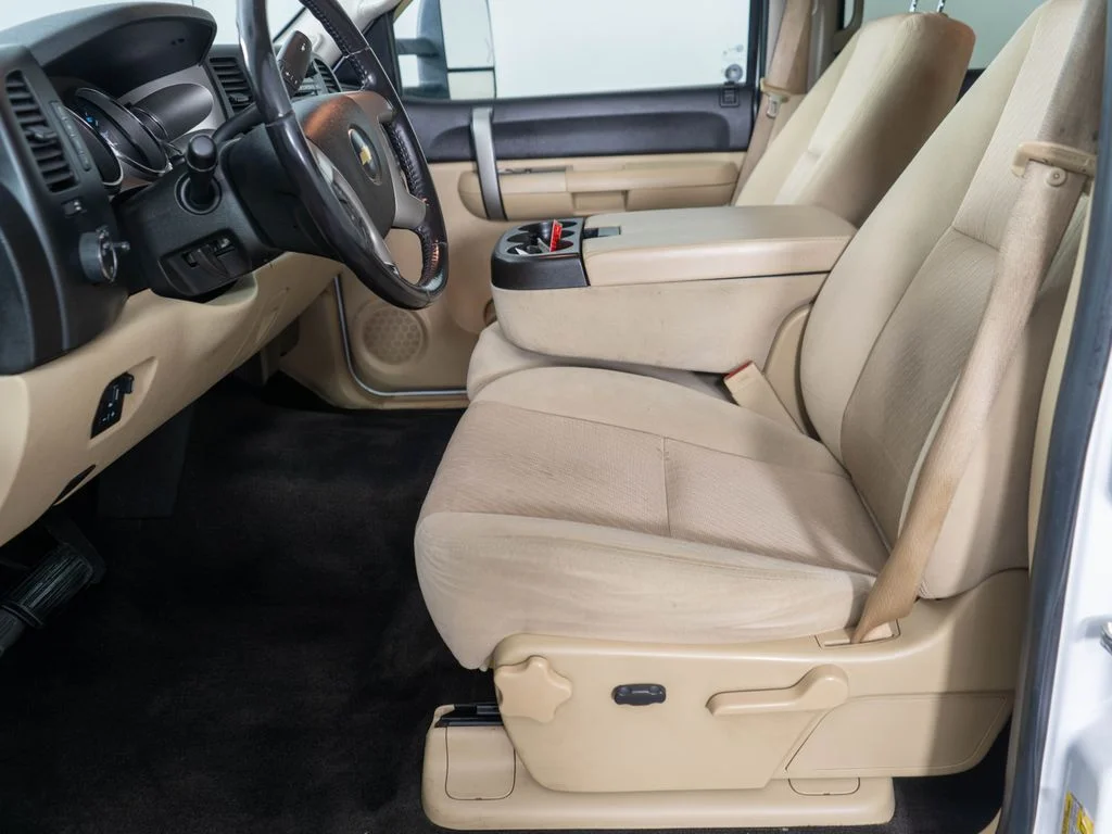 Used 2009 White Chevrolet Work Truck image 10