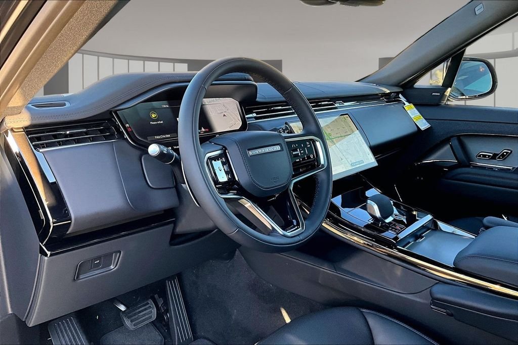 New 2026 SANTORINI BLACK Land Rover SE image 7