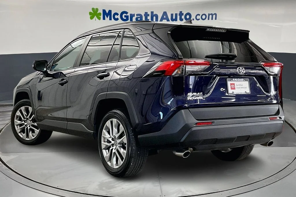 Used 2022 Blue Toyota XLE Premium image 3
