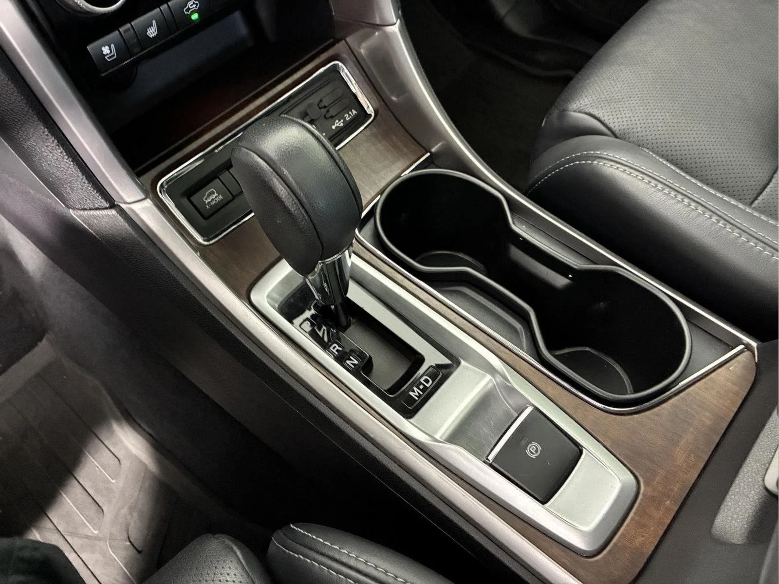 Used 2022 Crystal White Pearl Subaru Touring image 38