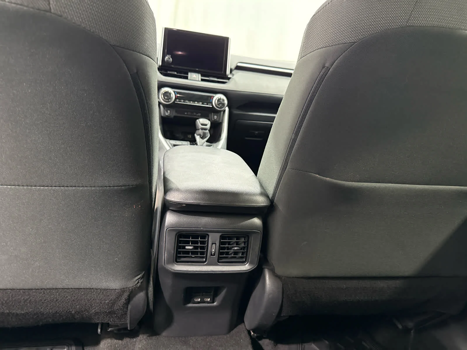 Used 2023 Whi/white Toyota XLE image 13