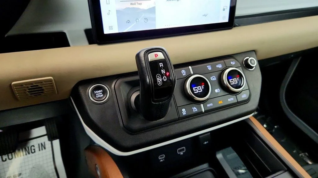 Used 2021 Fuji White Land Rover 90 S AWD w/ Premium LED Lights & Meridian Audio image 17
