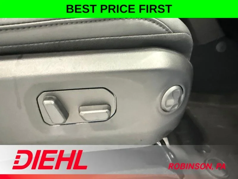New 2026 Bright White Clear-Coat Exterior Paint Jeep Rubicon image 14