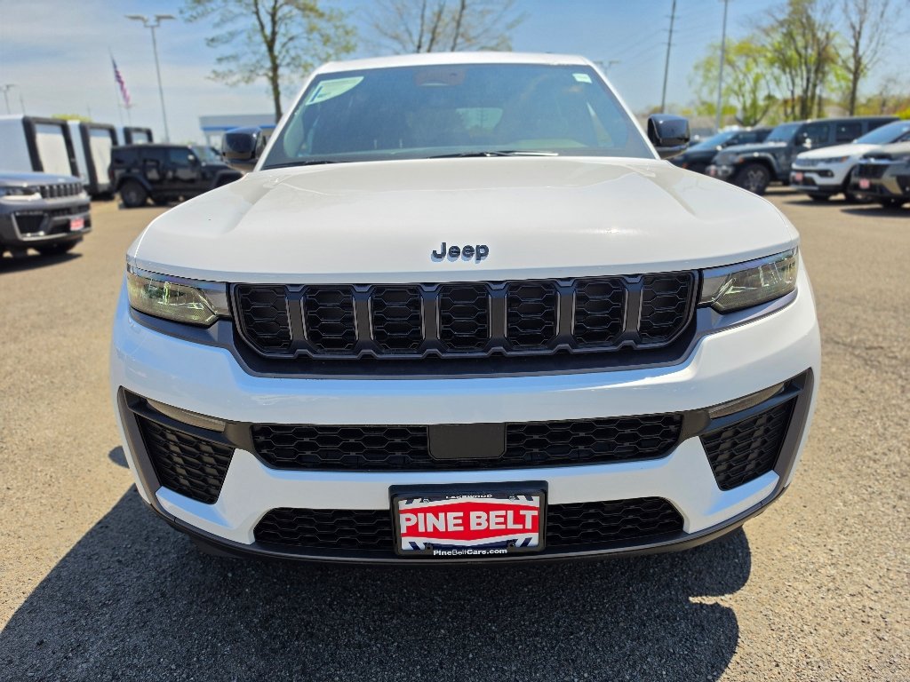 New 2026 Bright White Clear-Coat Exterior Paint Jeep Limited image 7