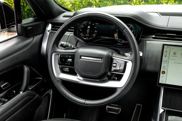 Used 2024 White Land Rover SE image 25