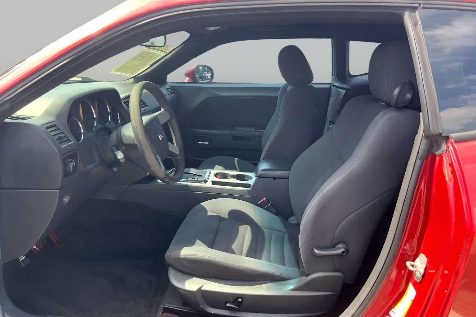 Used 2010 Inferno Red Crystal Pearl Dodge SE image 5