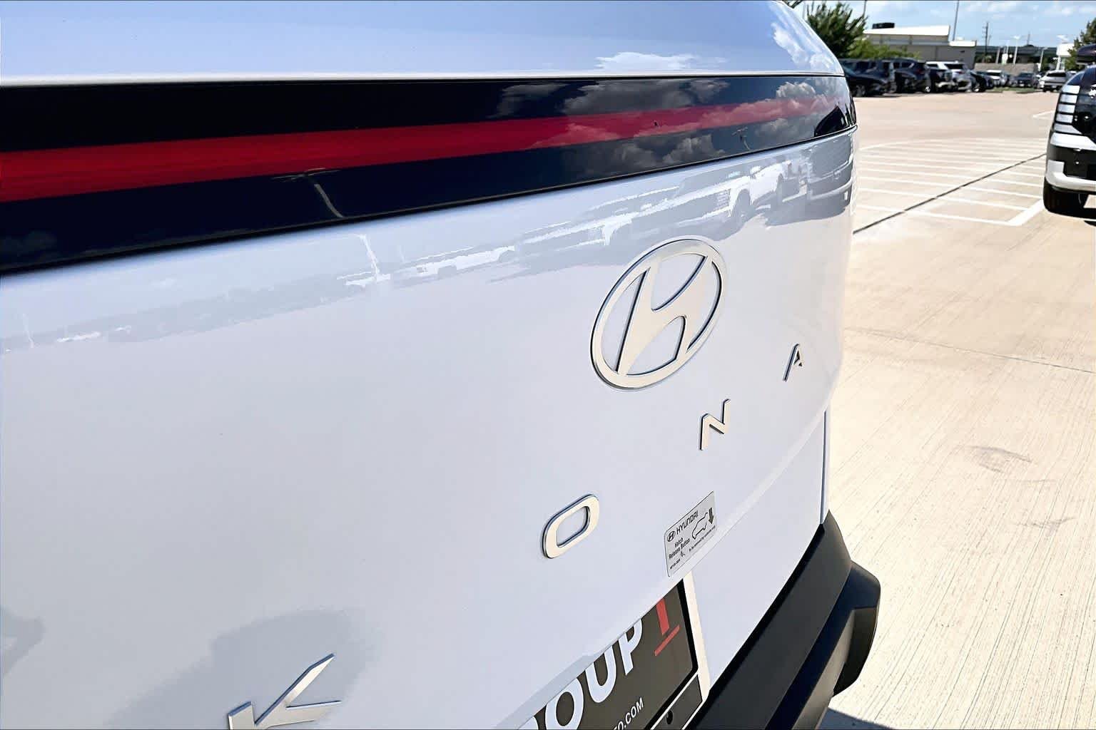 Certified Used 2025 Atlas White Hyundai SEL image 31