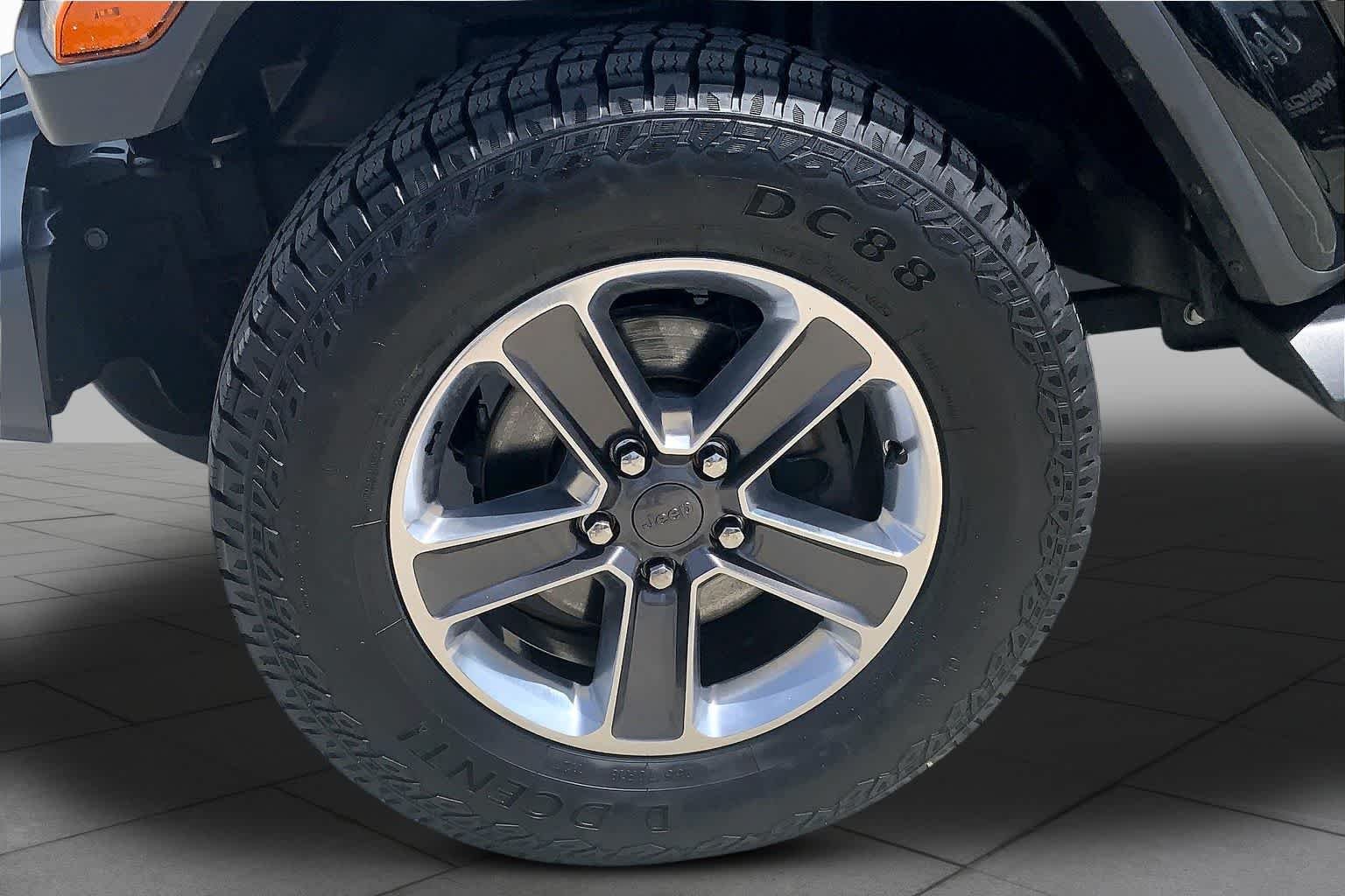 Used 2019 Black Clearcoat Jeep Sahara image 11