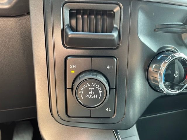 New 2026 CARBONIZED GRAY Ford XLT image 27