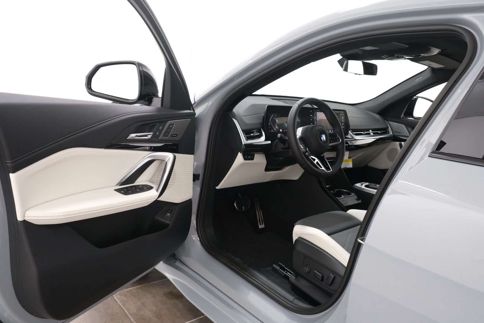 New 2027 Brooklyn Grey Metallic BMW xDrive28i image 24