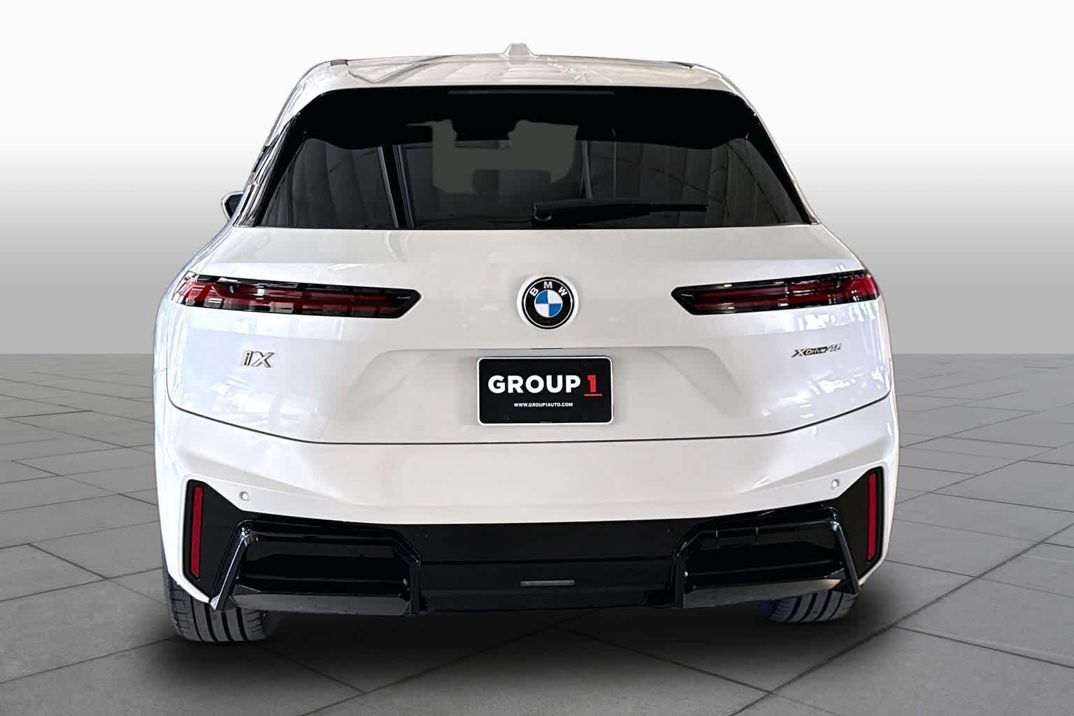 Used 2026 Mineral White Metallic BMW xDrive45 image 4