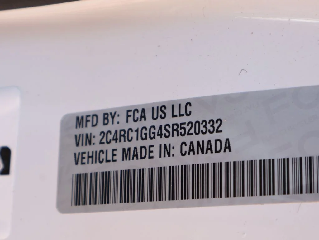 Used 2025 White Chrysler Limited image 42