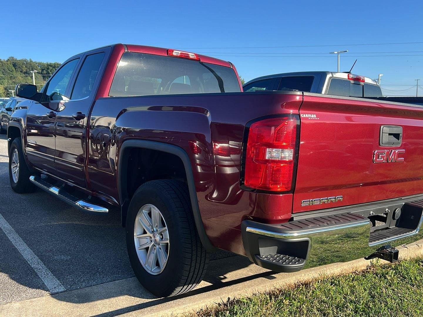 Used 2015 Sonoma Red Metallic GMC SLE image 2