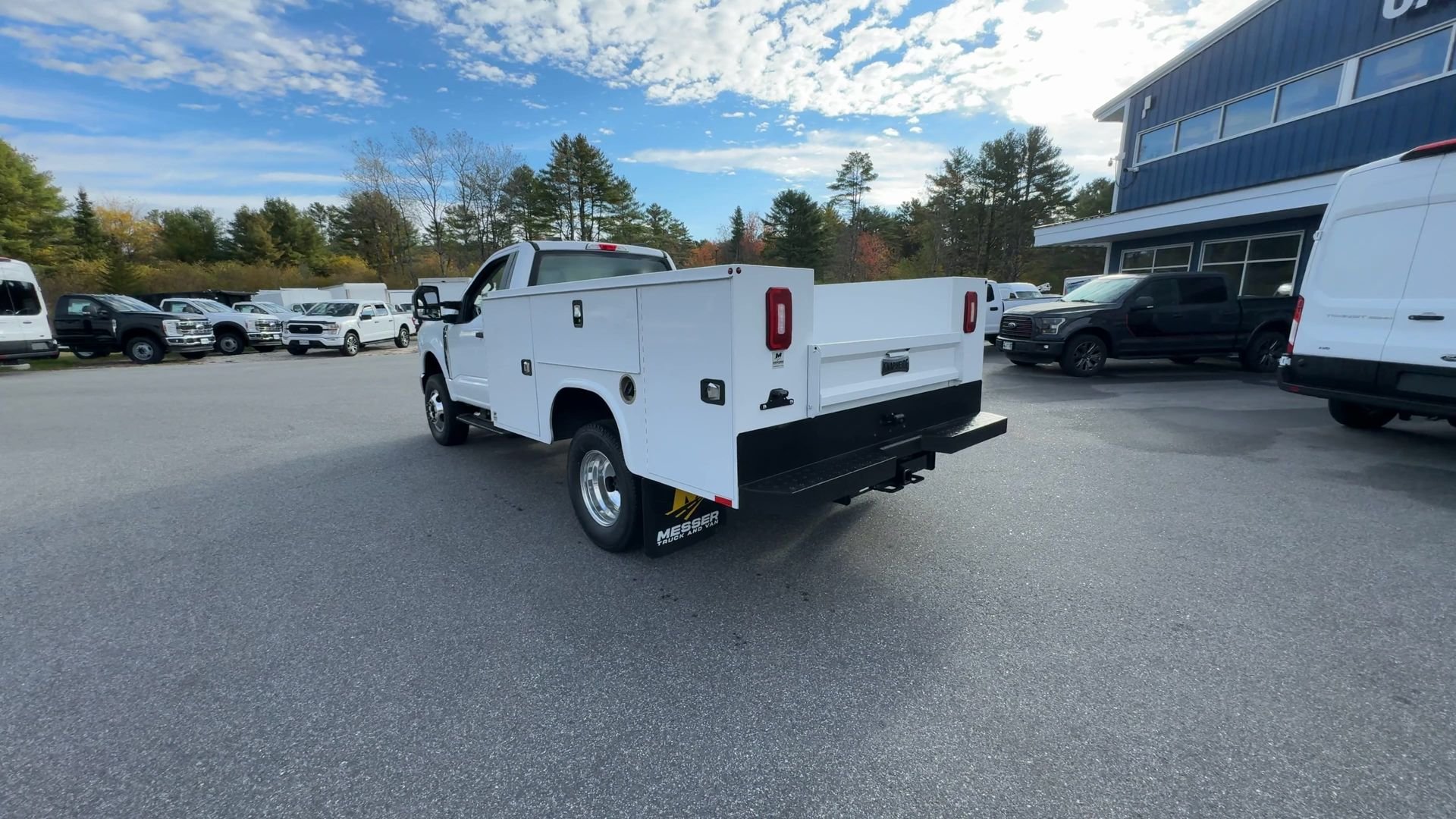 New 2026 Oxford White Ford F-350® XL image 18