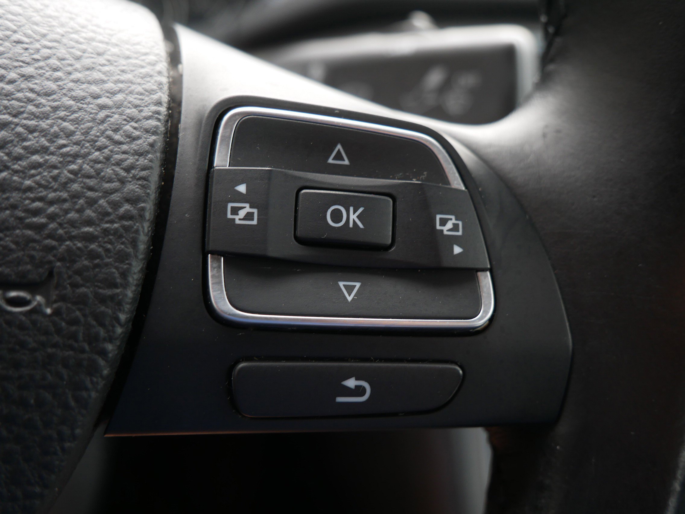 Used 2014 Black Volkswagen SE w/Snrf/Nav image 26