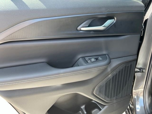 New 2026 Baltic Gray Metallic Clear-Coat Exterior Paint Jeep Laredo X image 16