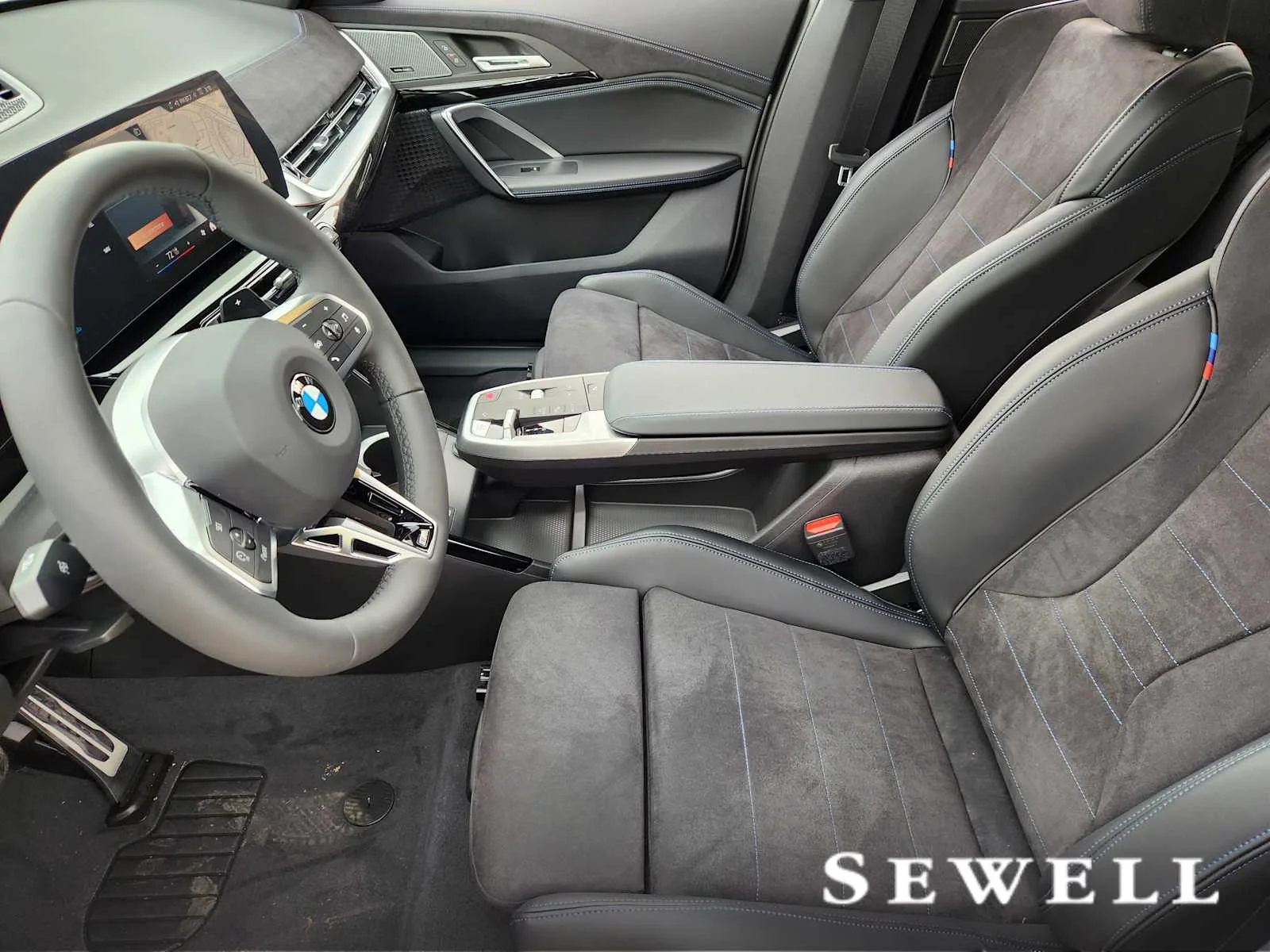 New 2026 Space Silver Metallic BMW xDrive28i image 4