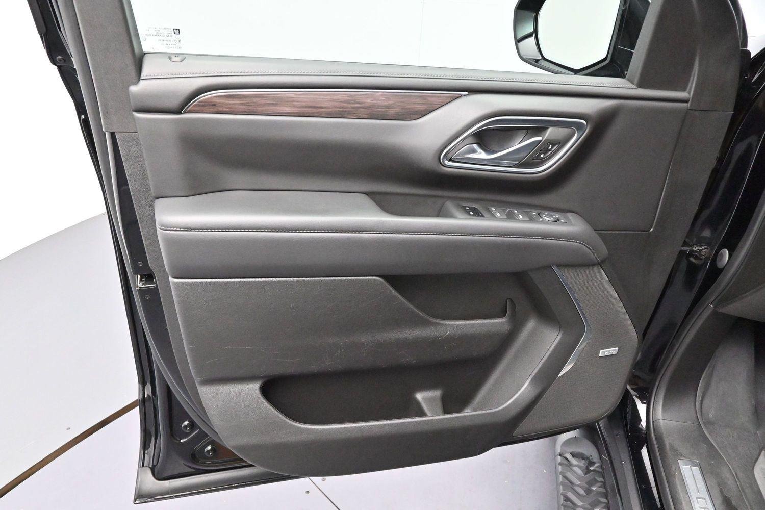 Used 2023 Black Chevrolet Z71 image 9