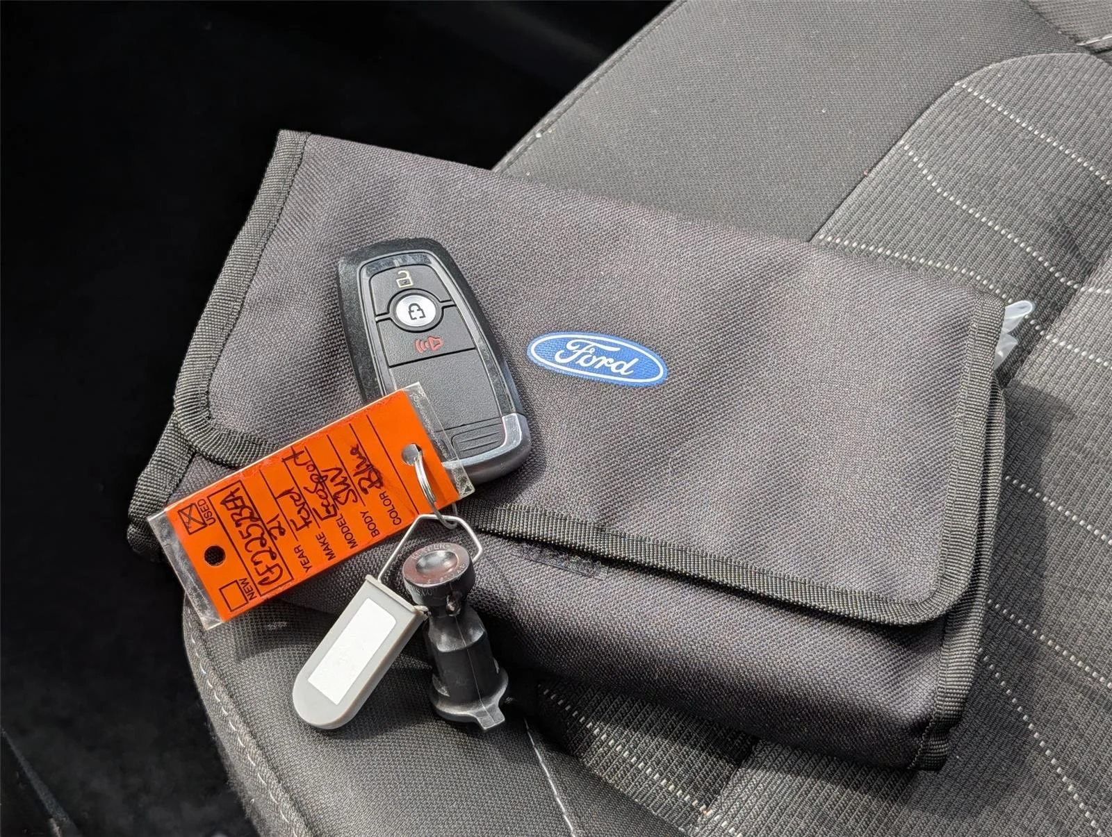 Used 2021 Lightning Blue Ford SE image 20