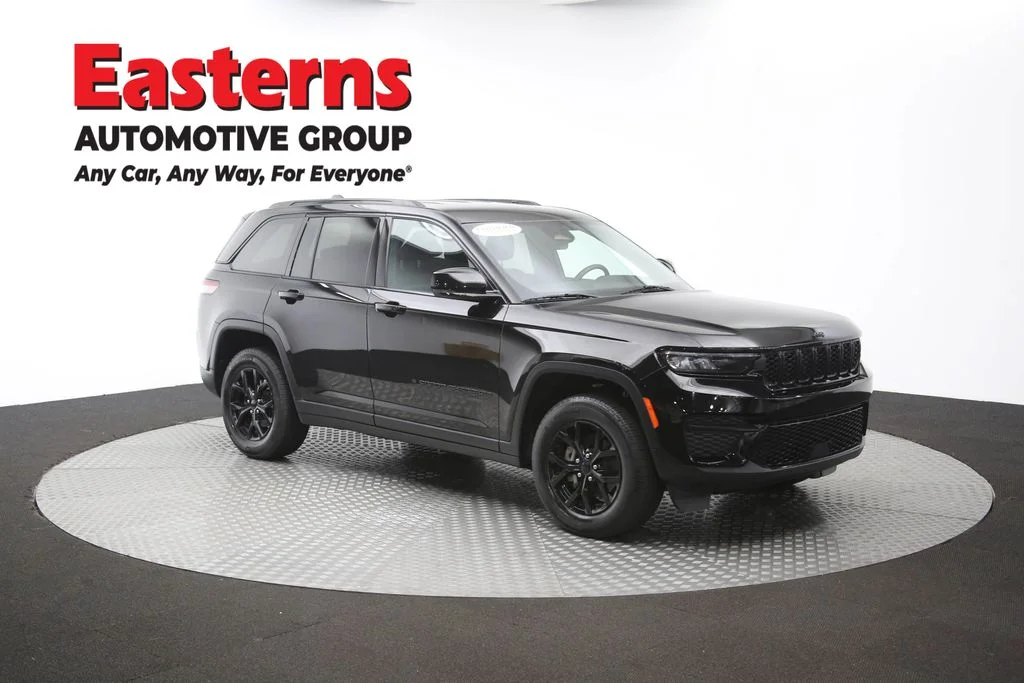 Used 2025 Black Jeep Altitude image 49
