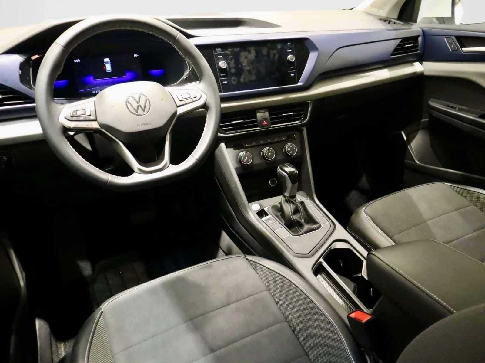 Used 2022 Pure White Volkswagen SE image 20