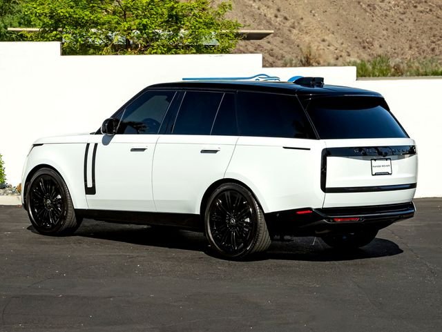Used 2025 Fuji White Land Rover SE image 9