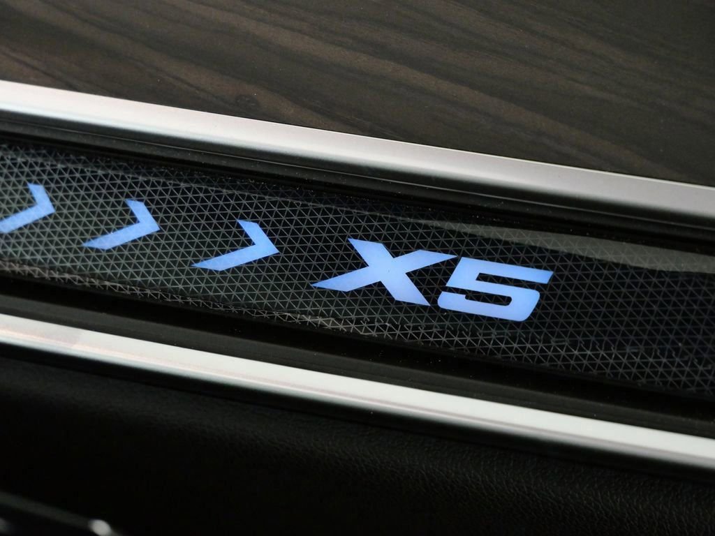 Used 2026 Black Sapphire Metallic BMW xDrive50e image 25