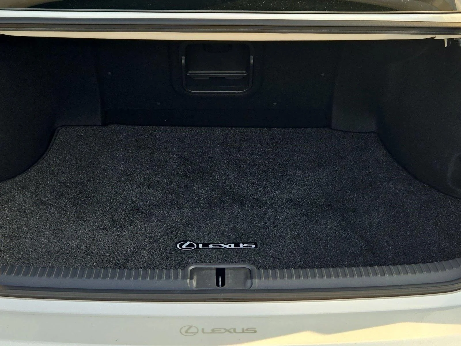Used 2020 Eminent White Pearl Lexus ES 350 image 6