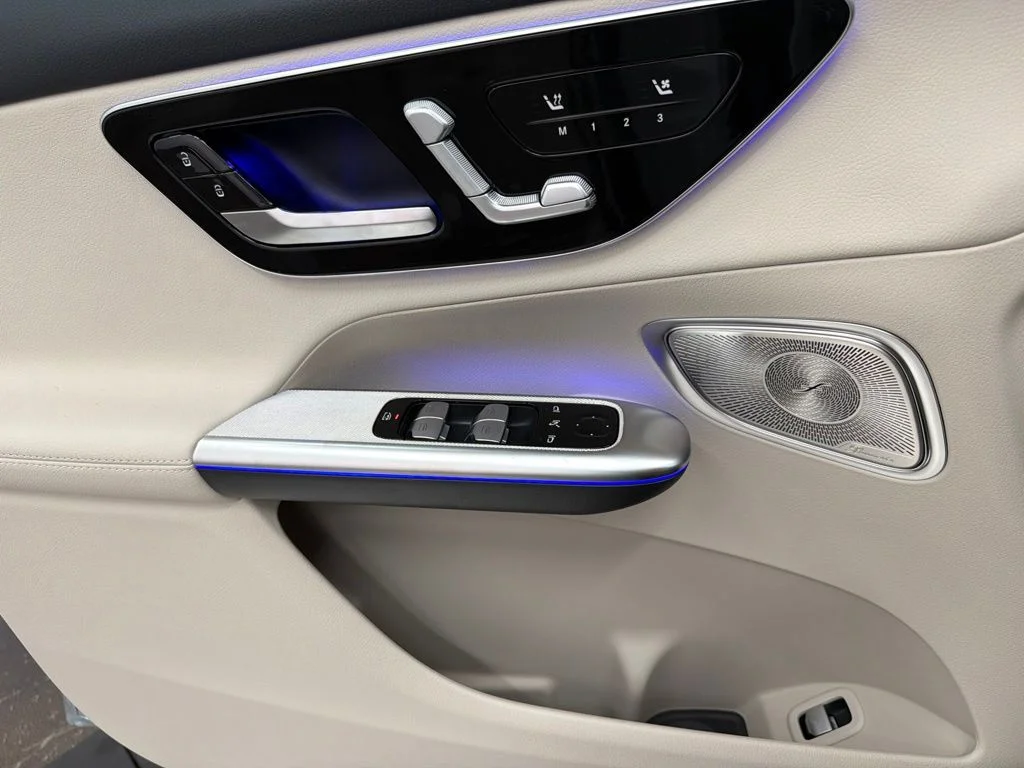 New 2027 Silver Mercedes-Benz GLC 300 image 19