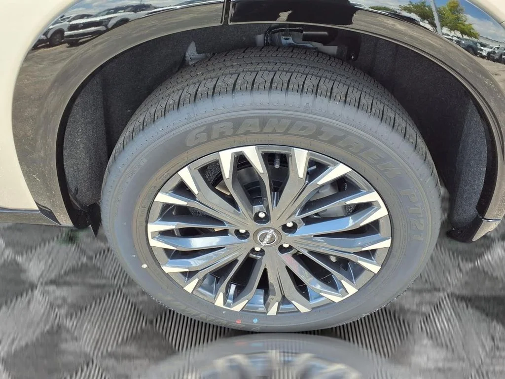 New 2026 Champagne Silver Metallic Nissan Platinum image 21