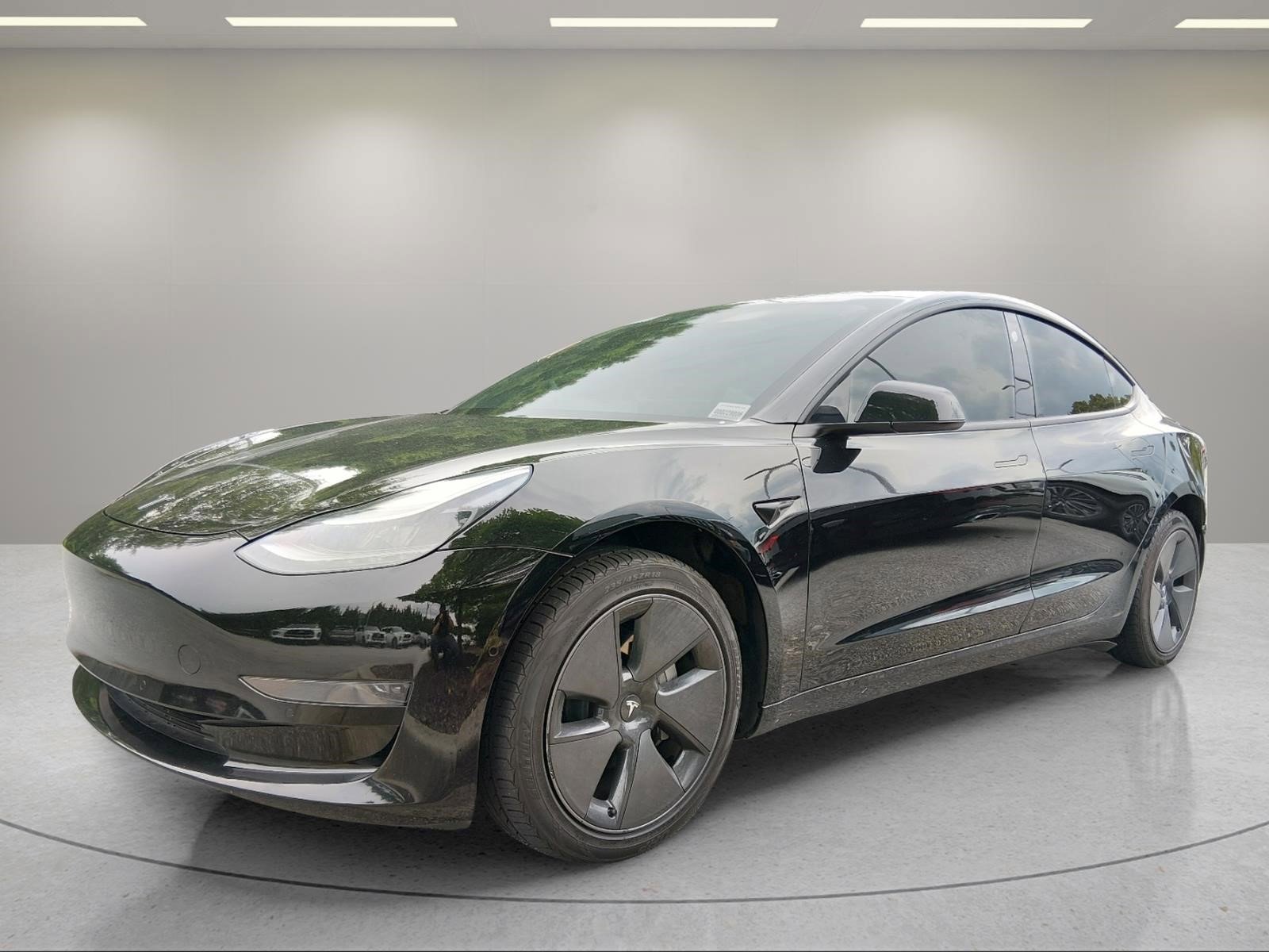 2021 Tesla Model 3 Standard Range Plus's photo