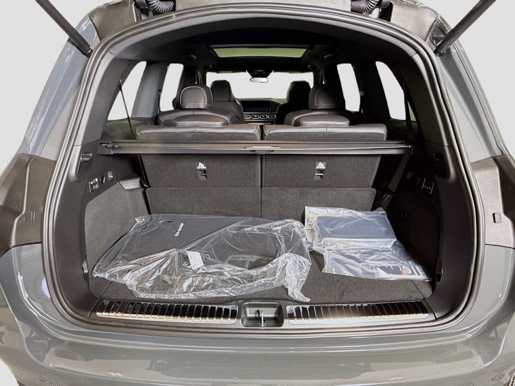 New 2026 MANUFAKTUR Silicon Grey Mercedes-Benz GLS 450 image 28