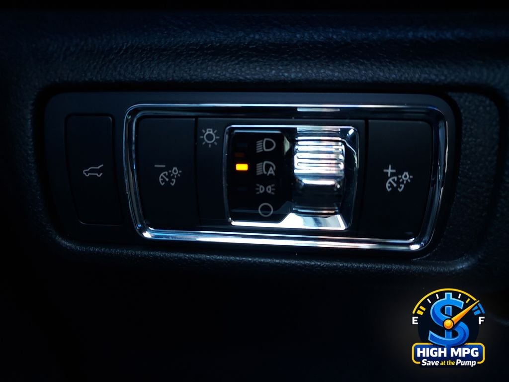 Used 2022 Silver Lincoln Standard image 18