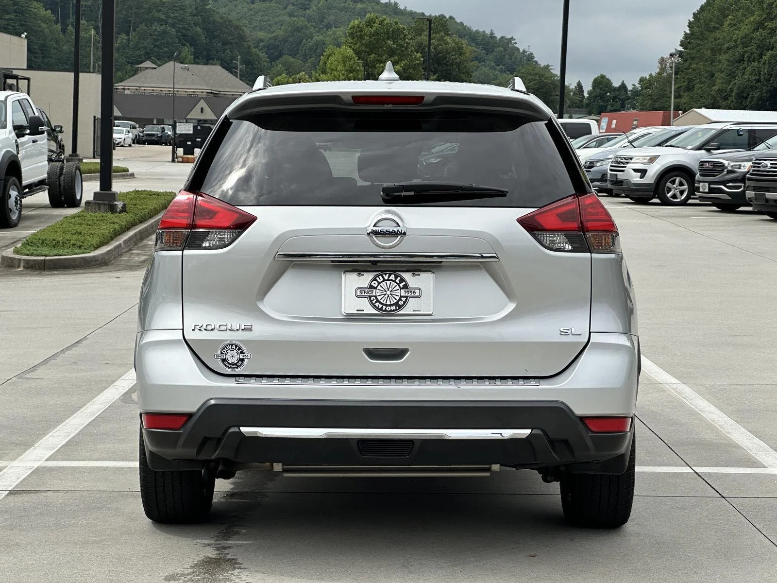 Used 2017 Brilliant Silver Nissan SL image 6