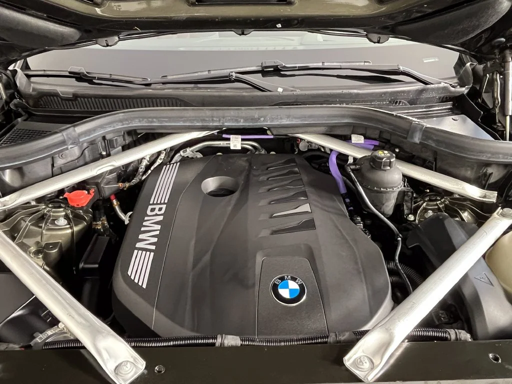Certified Used 2025 Green Metallic BMW xDrive40i image 18