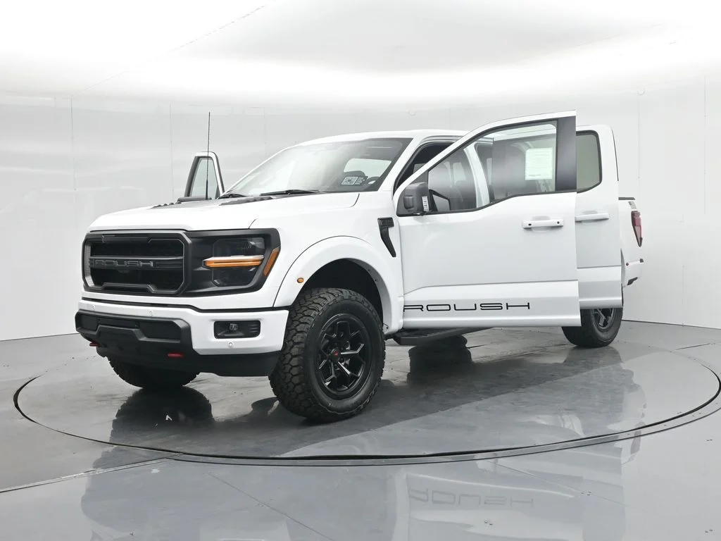New 2025 Oxford White Ford XLT image 34