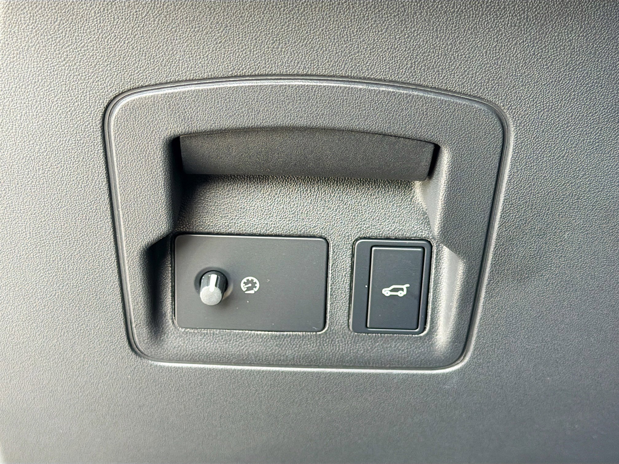 New 2026 Santorini Black Land Rover Belgravia Edition image 33